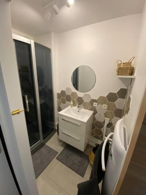 A 50 M De La Plage, Appartement De 35 M2 : Les Pieds Sales Brehal Exterior photo