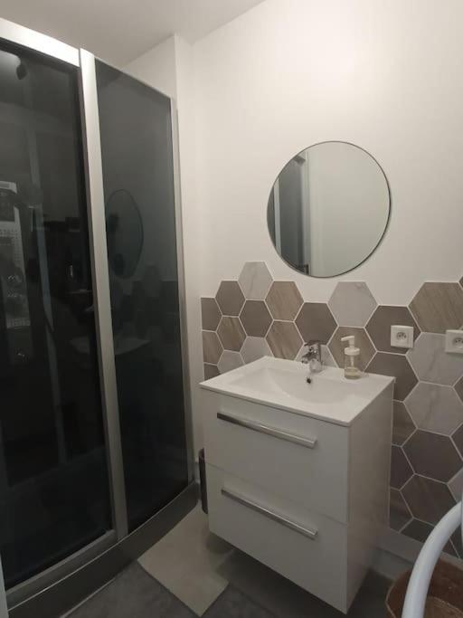 A 50 M De La Plage, Appartement De 35 M2 : Les Pieds Sales Brehal Exterior photo