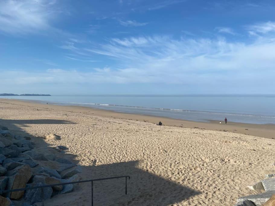 A 50 M De La Plage, Appartement De 35 M2 : Les Pieds Sales Brehal Exterior photo